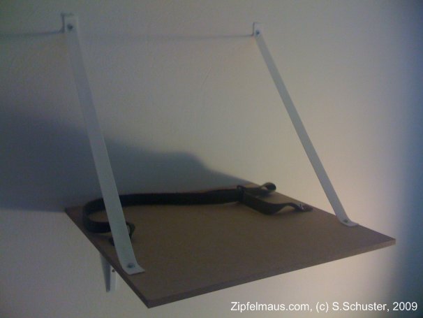 Beamerhalterung, an der Wand montiert